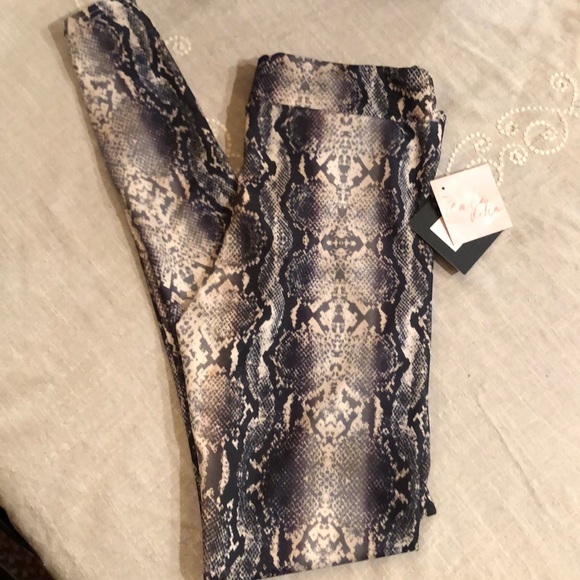 Pants - High Waisted Snakeskin Leggings 💋